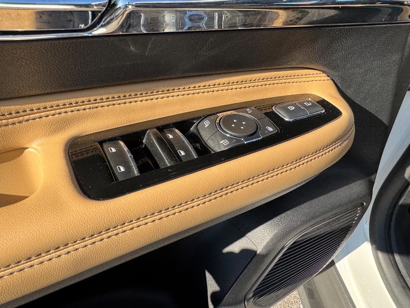 Lincoln Corsair Vehicle Full-screen Gallery Image 16