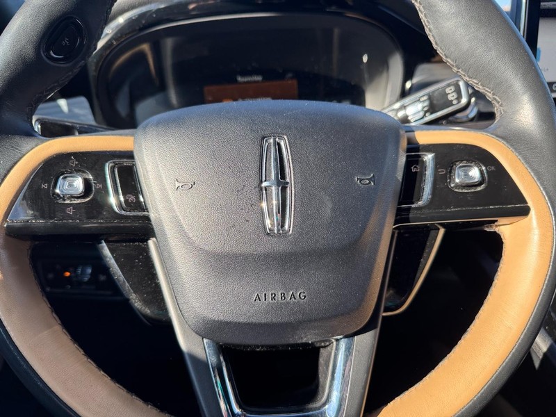 Lincoln Corsair Vehicle Full-screen Gallery Image 18