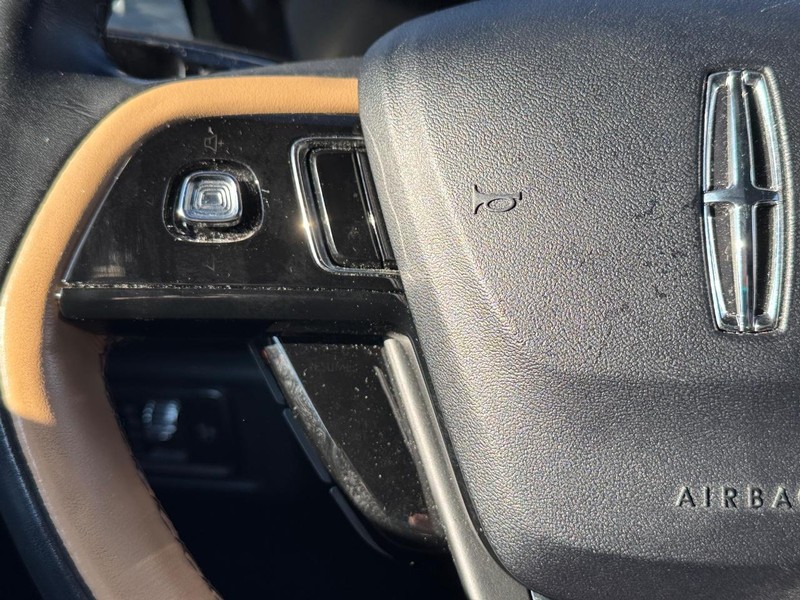 Lincoln Corsair Vehicle Full-screen Gallery Image 20