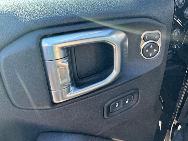 Jeep Gladiator Vehicle Full-screen Gallery Image 16