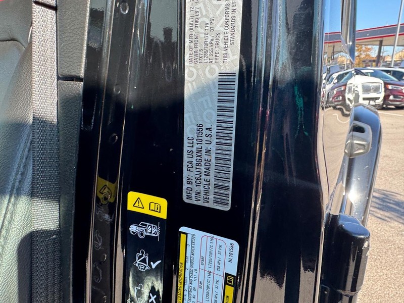 Jeep Gladiator Vehicle Full-screen Gallery Image 23