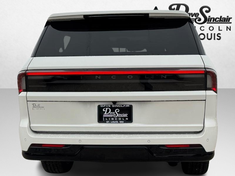 Lincoln Navigator L Vehicle Full-screen Gallery Image 06