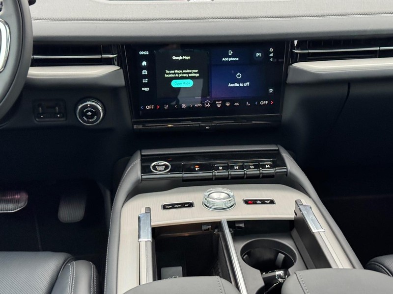 Lincoln Navigator L Vehicle Full-screen Gallery Image 18