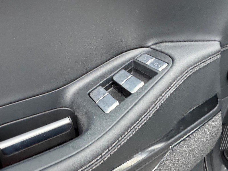 Lincoln Navigator L Vehicle Full-screen Gallery Image 20