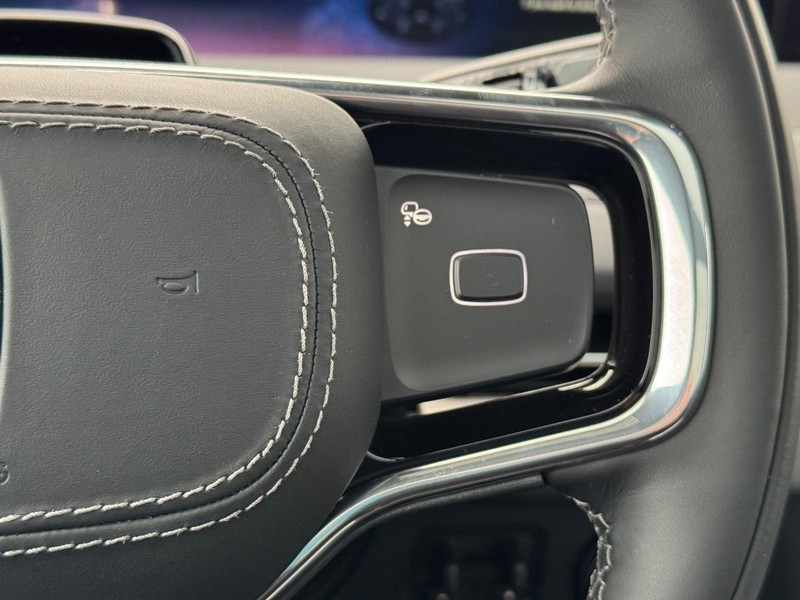 Lincoln Navigator L Vehicle Full-screen Gallery Image 23