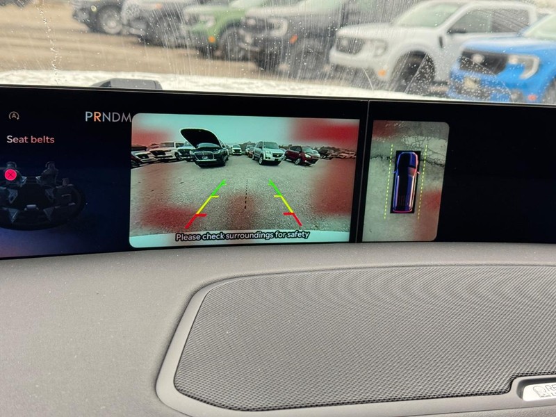 Lincoln Navigator L Vehicle Full-screen Gallery Image 25