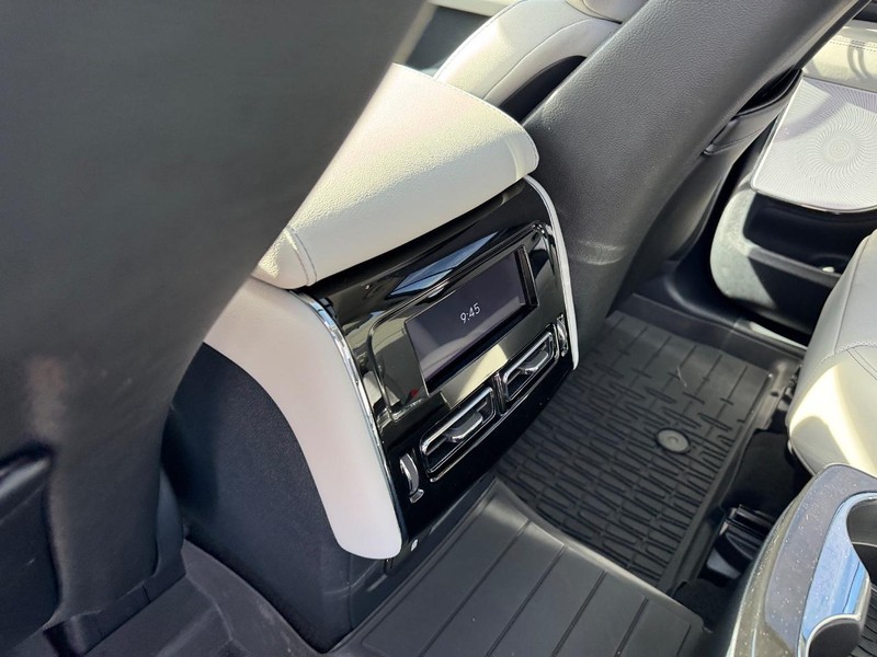 Lincoln Aviator Vehicle Full-screen Gallery Image 13