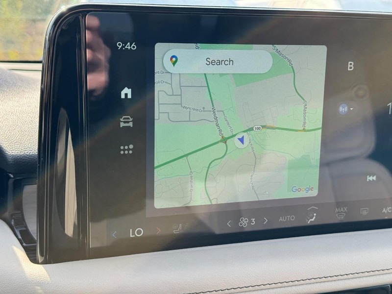 Lincoln Aviator Vehicle Full-screen Gallery Image 23