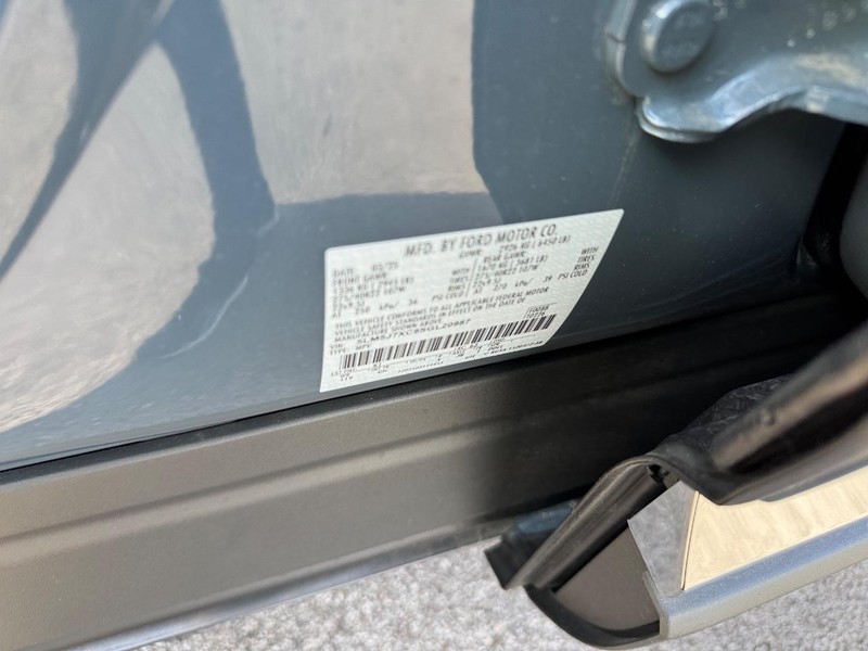 Lincoln Aviator Vehicle Full-screen Gallery Image 27