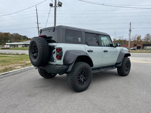 Ford Bronco Vehicle Full-screen Gallery Image 05