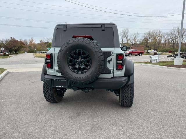 Ford Bronco Vehicle Full-screen Gallery Image 07