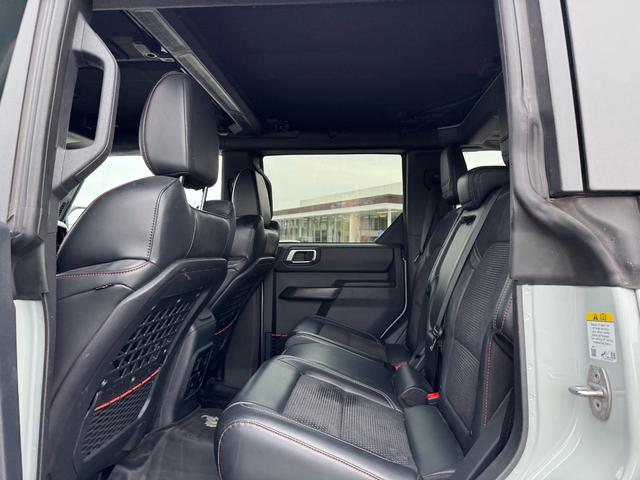 Ford Bronco Vehicle Full-screen Gallery Image 11