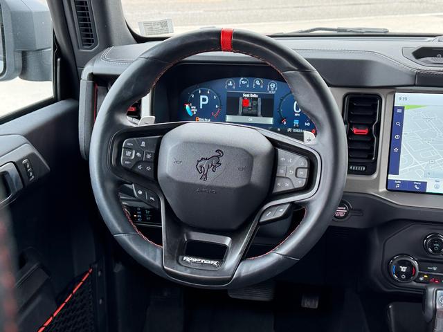 Ford Bronco Vehicle Full-screen Gallery Image 13