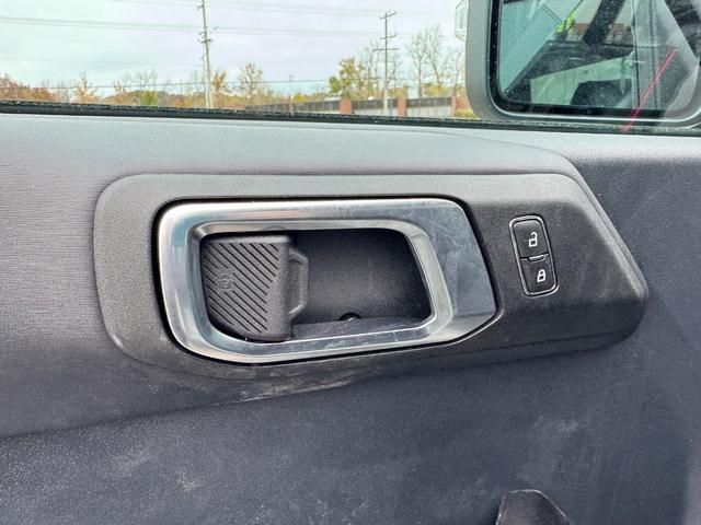 Ford Bronco Vehicle Full-screen Gallery Image 17