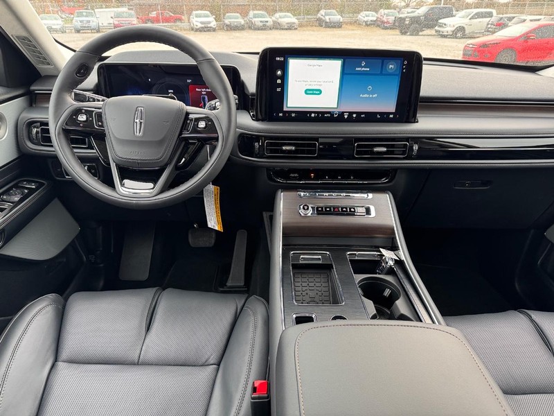 Lincoln Aviator Vehicle Full-screen Gallery Image 15