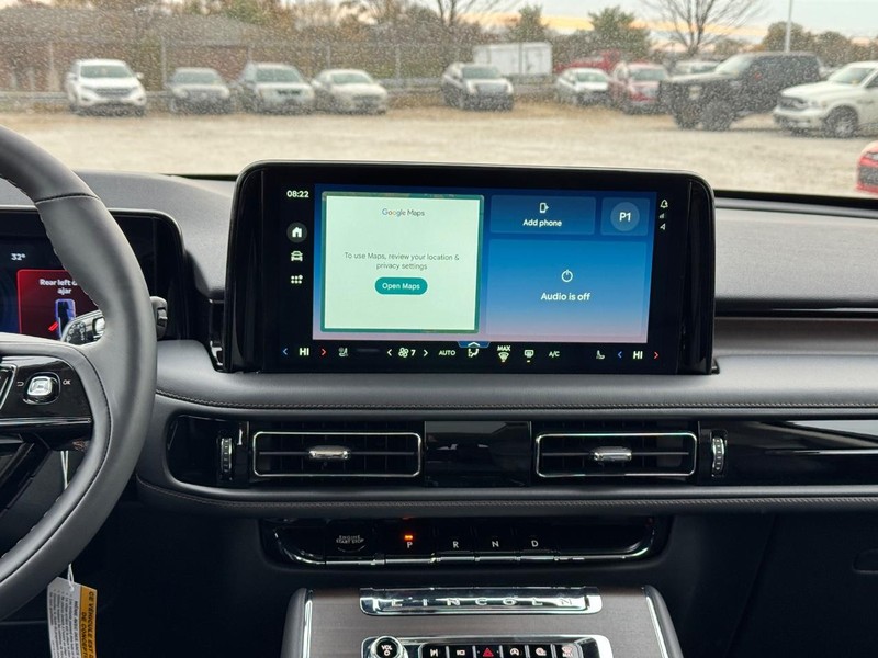 Lincoln Aviator Vehicle Full-screen Gallery Image 17