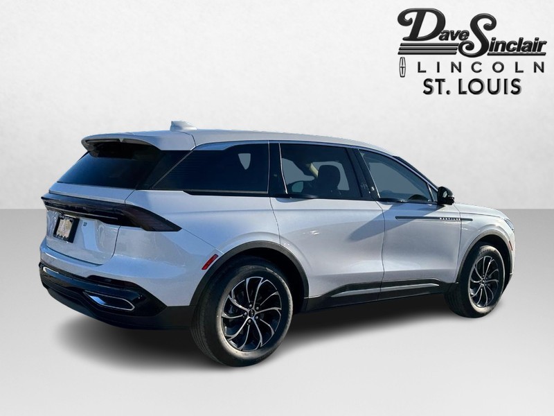 Lincoln Nautilus Vehicle Full-screen Gallery Image 05