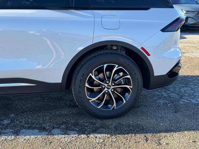 Lincoln Nautilus Vehicle Full-screen Gallery Image 11