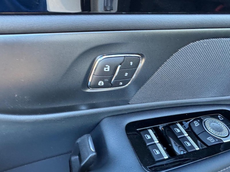 Lincoln Nautilus Vehicle Full-screen Gallery Image 18