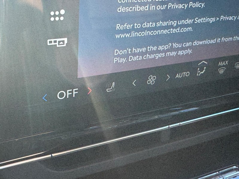 Lincoln Nautilus Vehicle Full-screen Gallery Image 22