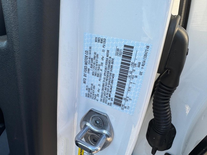 Lincoln Nautilus Vehicle Full-screen Gallery Image 24