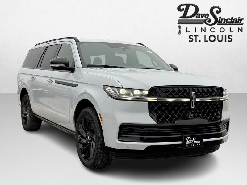 Lincoln Navigator L Vehicle Full-screen Gallery Image 03