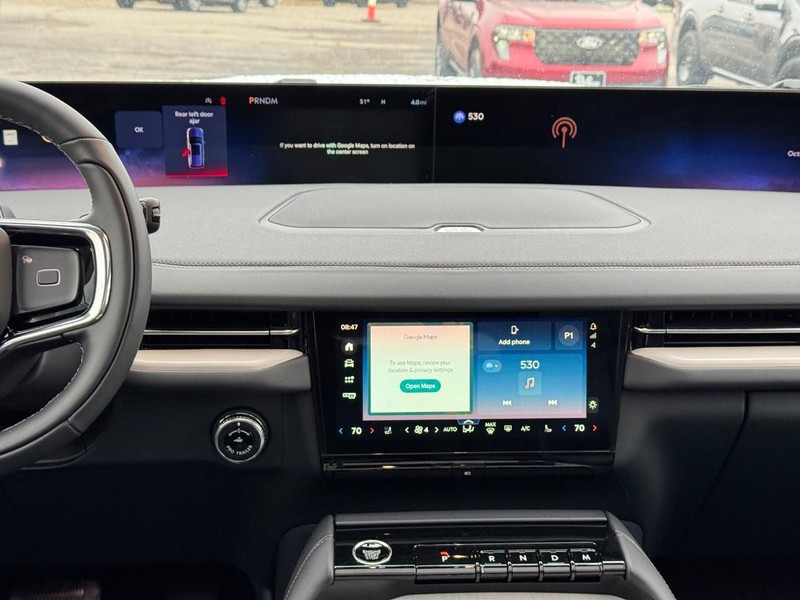 Lincoln Navigator L Vehicle Full-screen Gallery Image 17