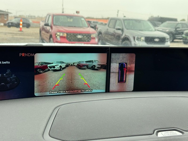 Lincoln Navigator L Vehicle Full-screen Gallery Image 25