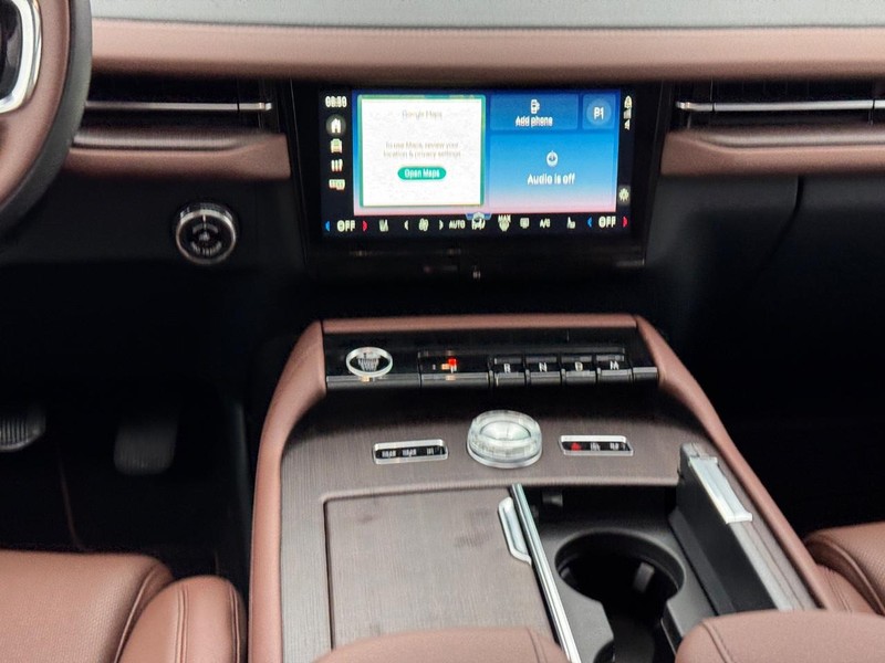 Lincoln Navigator L Vehicle Full-screen Gallery Image 19