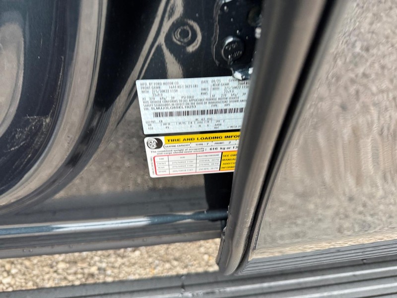 Lincoln Navigator L Vehicle Full-screen Gallery Image 27