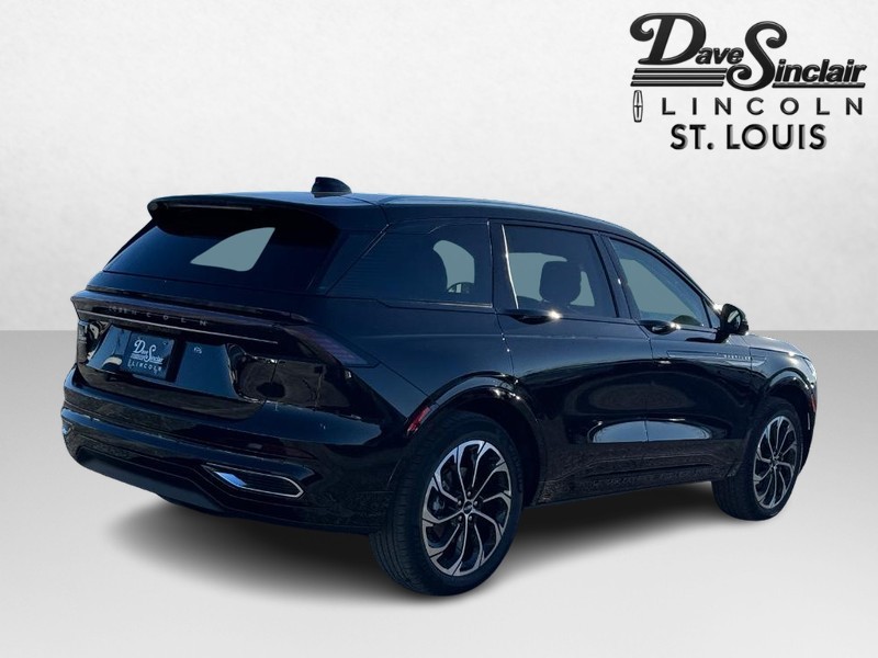 Lincoln Nautilus Vehicle Full-screen Gallery Image 05