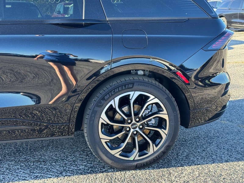 Lincoln Nautilus Vehicle Full-screen Gallery Image 10