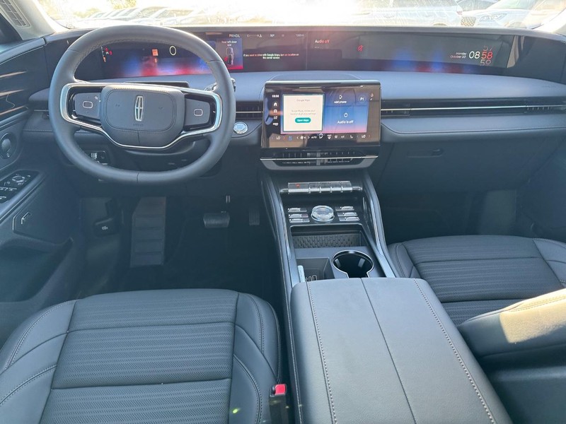 Lincoln Nautilus Vehicle Full-screen Gallery Image 13