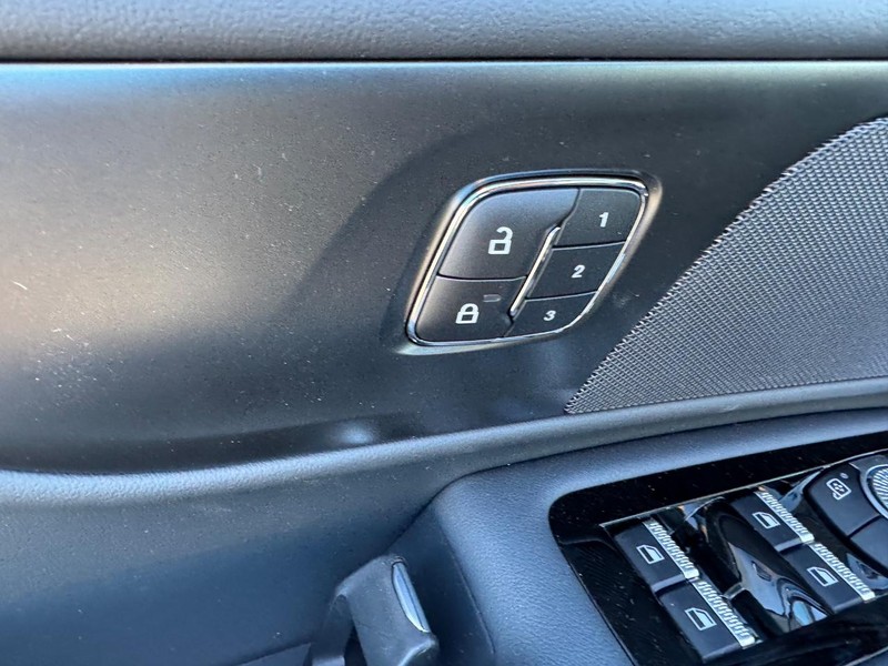 Lincoln Nautilus Vehicle Full-screen Gallery Image 19