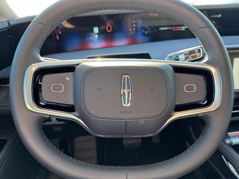 Lincoln Nautilus Vehicle Full-screen Gallery Image 20