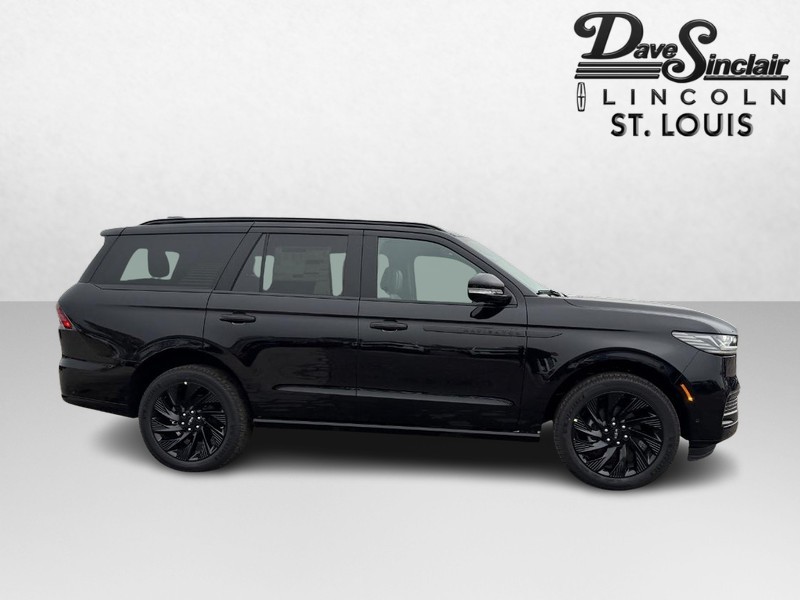 Lincoln Navigator Vehicle Full-screen Gallery Image 04