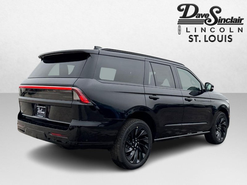 Lincoln Navigator Vehicle Full-screen Gallery Image 05