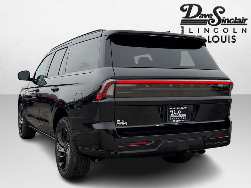 Lincoln Navigator Vehicle Full-screen Gallery Image 07