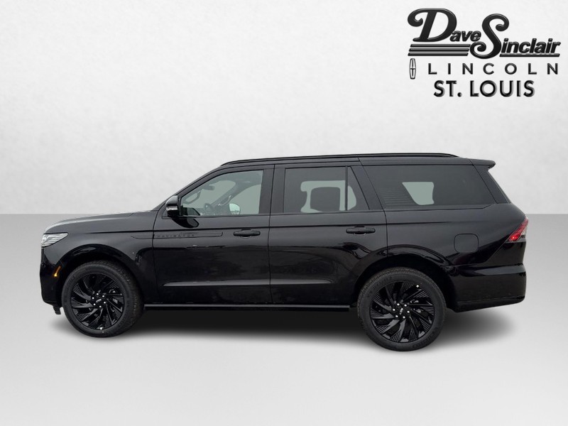 Lincoln Navigator Vehicle Full-screen Gallery Image 09