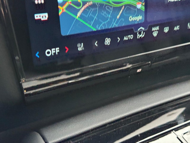 Lincoln Navigator Vehicle Full-screen Gallery Image 25