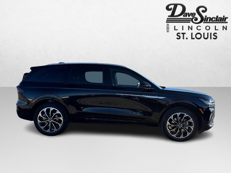 Lincoln Nautilus Vehicle Full-screen Gallery Image 04