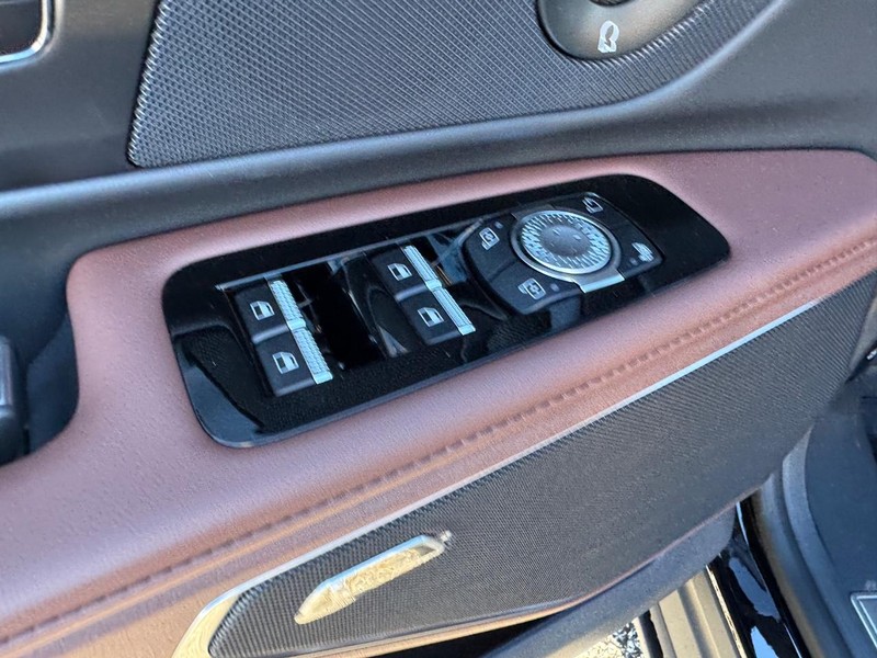 Lincoln Nautilus Vehicle Full-screen Gallery Image 18