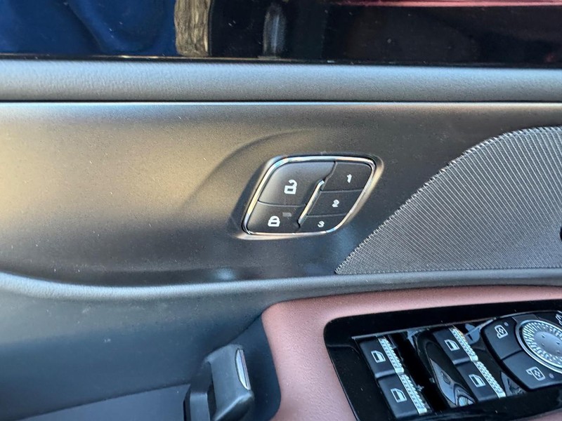 Lincoln Nautilus Vehicle Full-screen Gallery Image 19