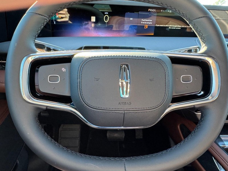 Lincoln Nautilus Vehicle Full-screen Gallery Image 20