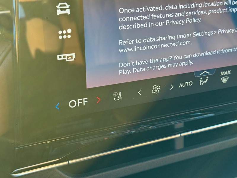 Lincoln Nautilus Vehicle Full-screen Gallery Image 23
