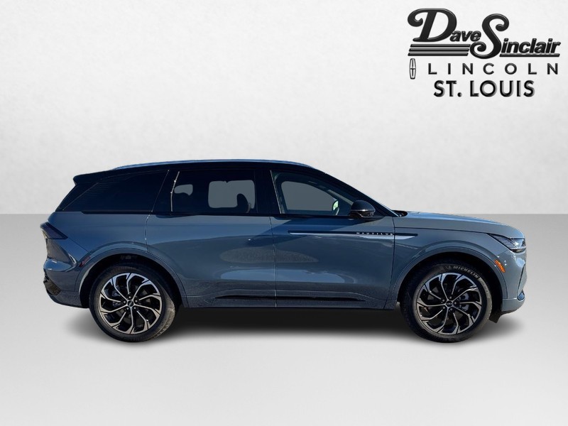 Lincoln Nautilus Vehicle Full-screen Gallery Image 04