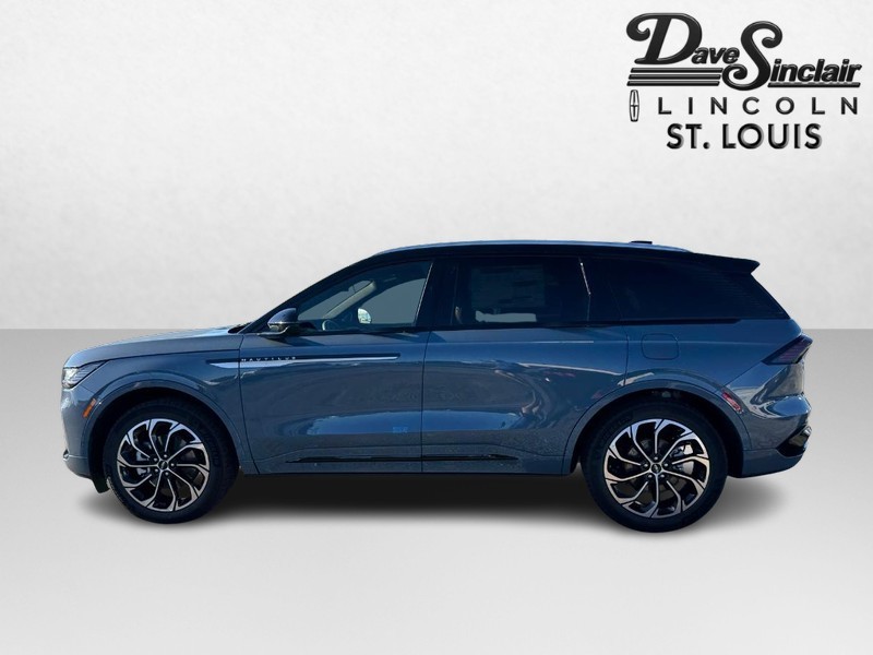 Lincoln Nautilus Vehicle Full-screen Gallery Image 09