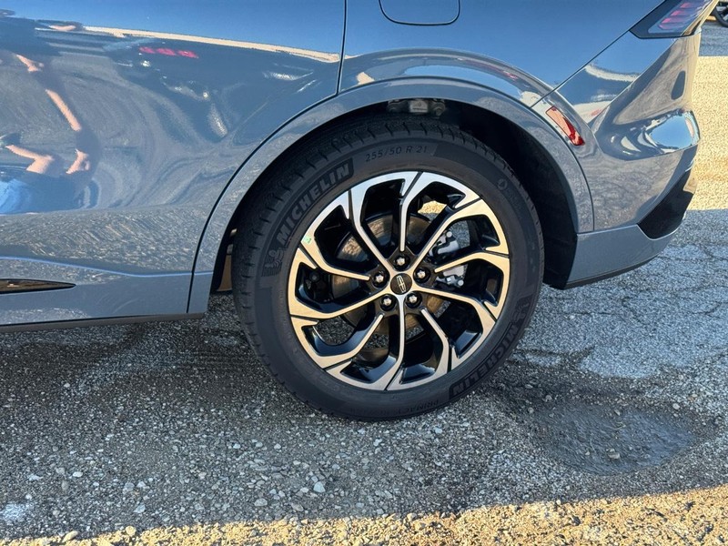 Lincoln Nautilus Vehicle Full-screen Gallery Image 10