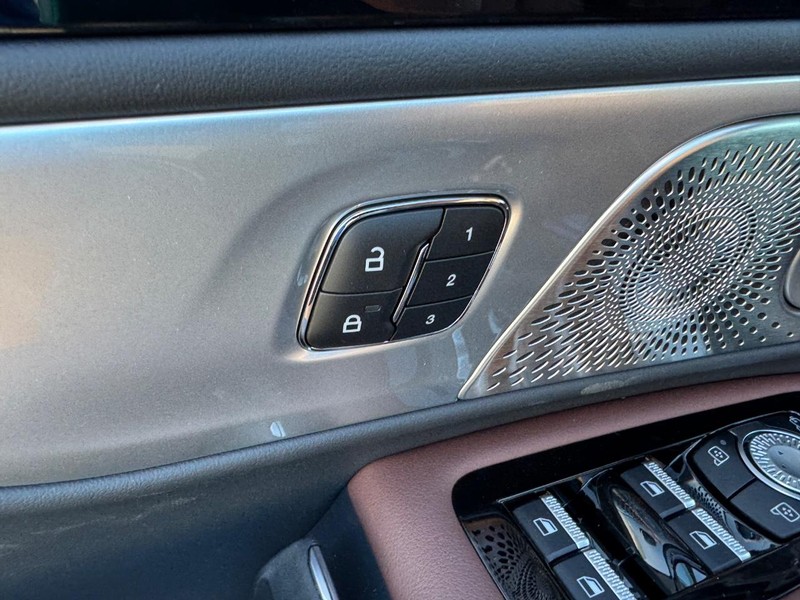 Lincoln Nautilus Vehicle Full-screen Gallery Image 20