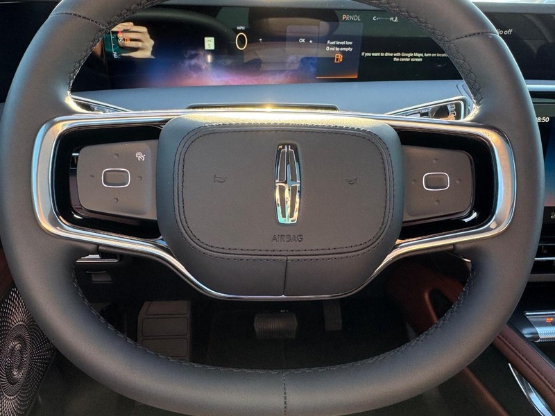 Lincoln Nautilus Vehicle Full-screen Gallery Image 21